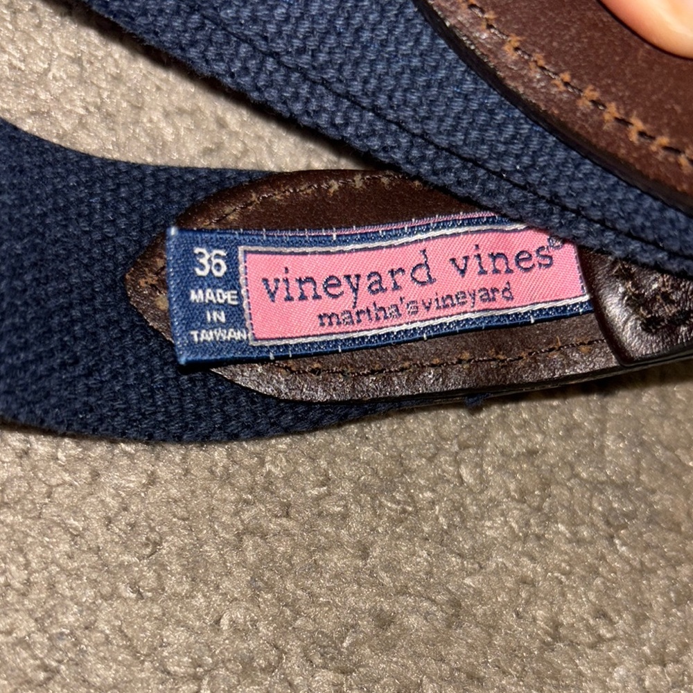 Men’s vineyard vines belts size 36 - Picture 3 of 4